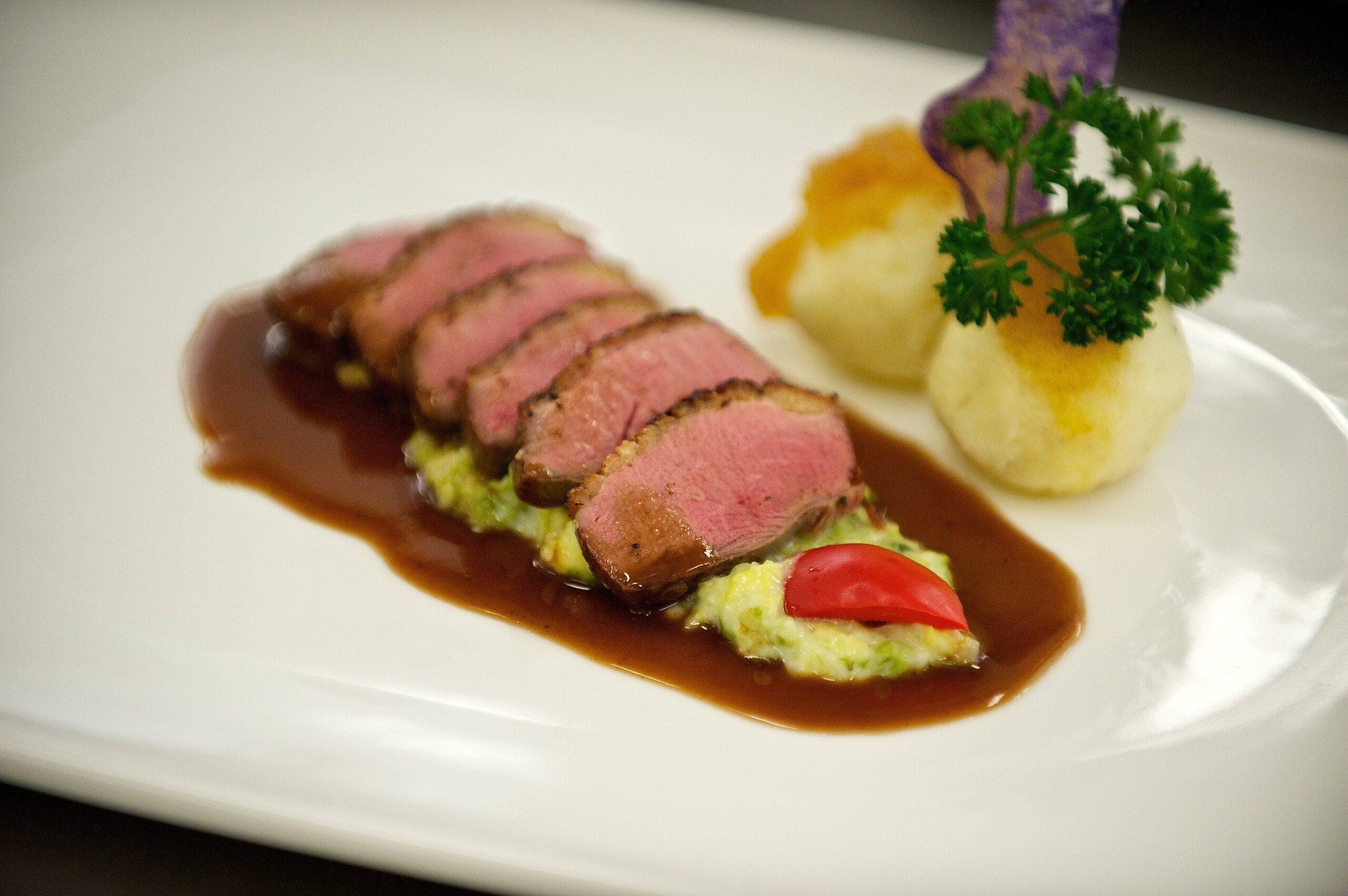 Rezept - Gebratene Entenbrust mit Rahmwirsing &amp; Grießknödel