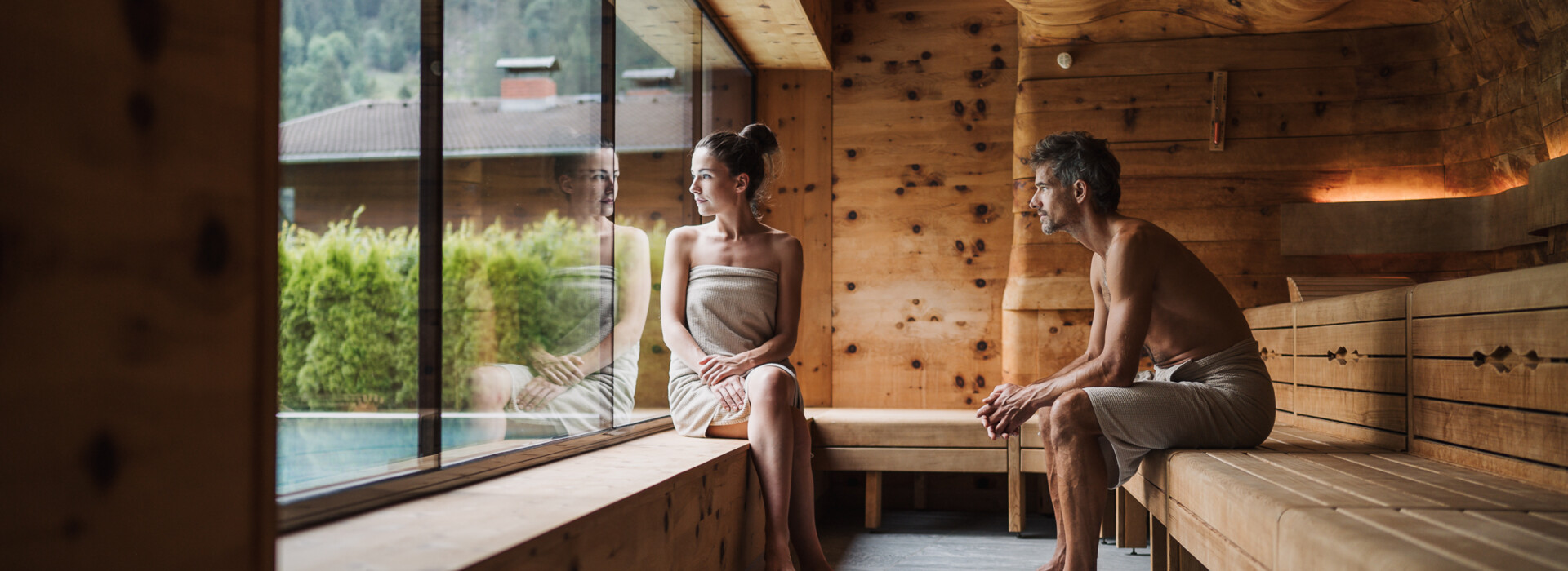 Pärchen in Zirbensauna